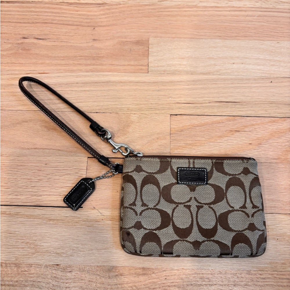 Coach Signature Small Wristlet in khaki and mahogany
